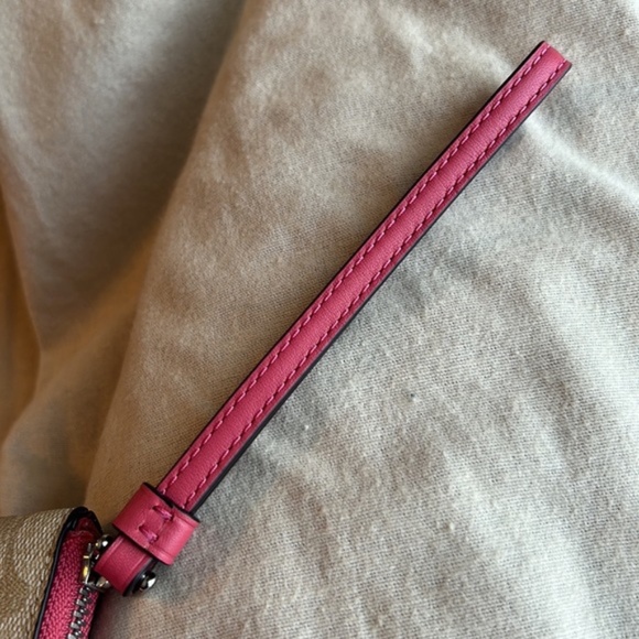 New khaki and poppy Coach wristlet - Picture 12 of 13